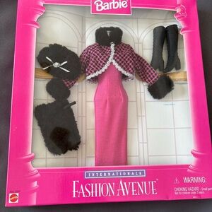 Barbie Fashion Avenue Pink and Black Glam Set
